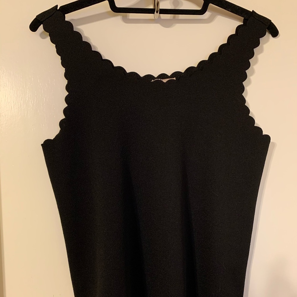 H&M black scalloped tank top